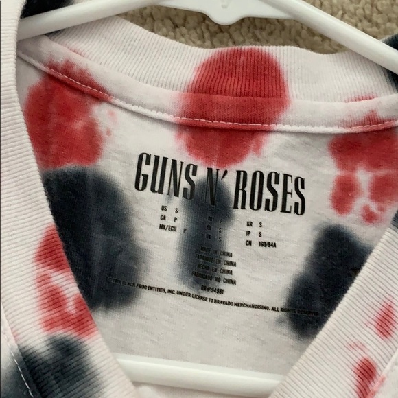 Forever 21 Guns and roses graphic tee - Picture 2 of 2